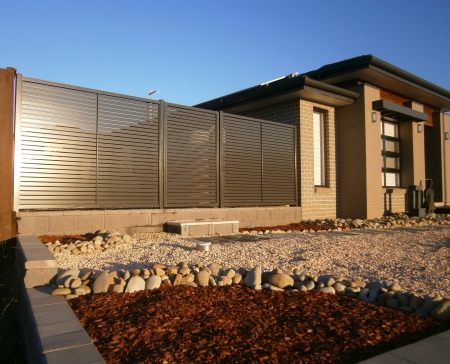 Aluminium courtyard screen
